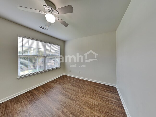 Building Photo - 1749 E Ridge Heights Dr