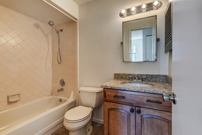 Building Photo - 1106 Golf Club Ct