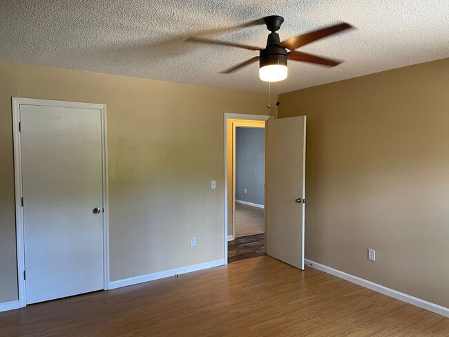 Building Photo - 1136 Longleaf Rd
