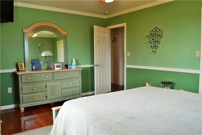 Building Photo - 5Bed | 2bath Home in West Mifflin, PA