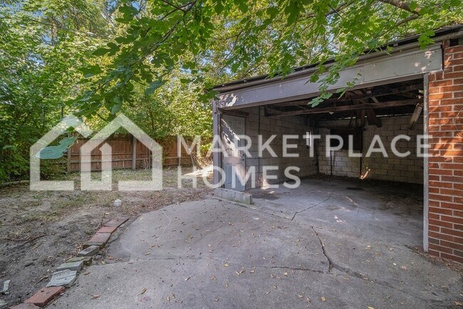 Building Photo - 20410 Hull St