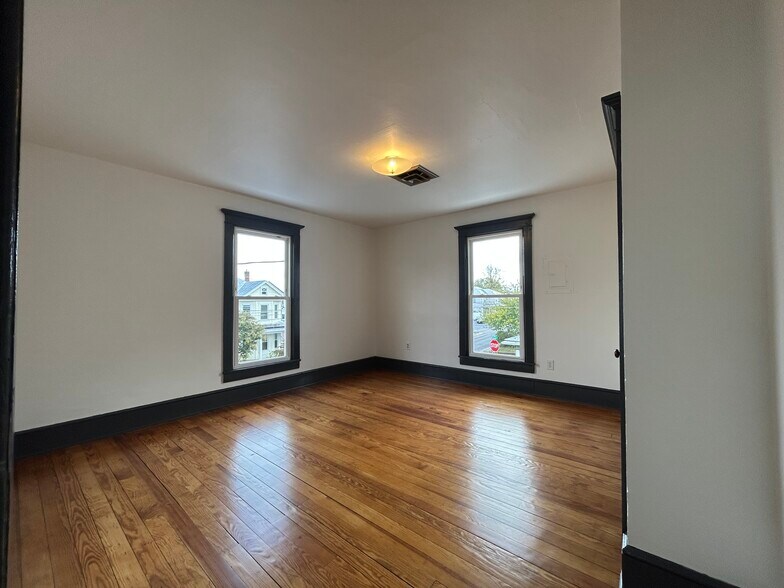 Bedroom 1 - 407 Collicello St