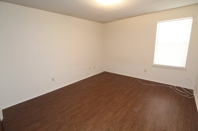 Building Photo - Convenient Southwest Pensacola Living — 3BR Home with Open Floor Plan, Private Fenced Yard & Easy...