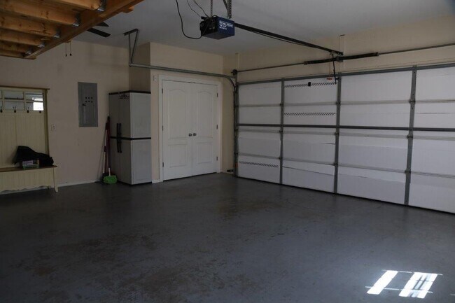 Building Photo - 2908 Northaven Dr