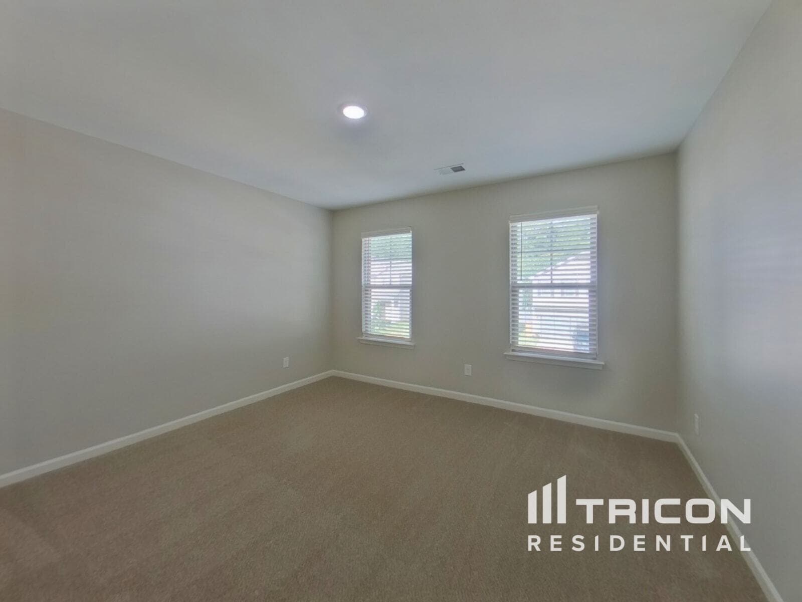 Building Photo - 204 Spring Knoll Dr