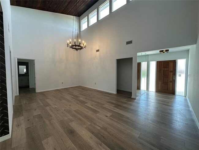 Building Photo - 733 Tropical Cir