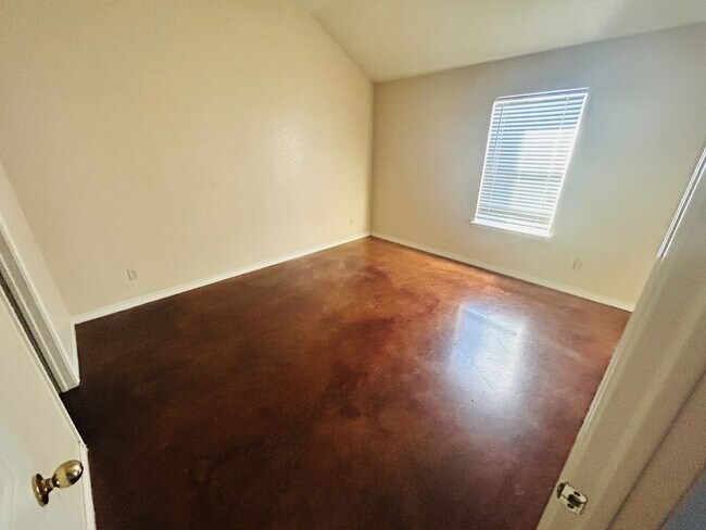 Building Photo - 2009 Charleston Ct