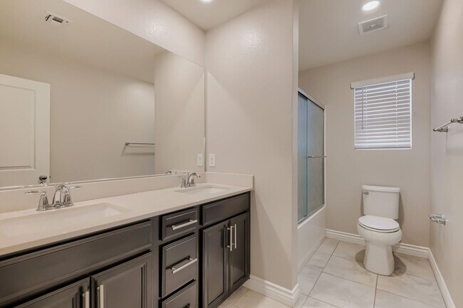 Building Photo - Must see 5 bedroom home with loft