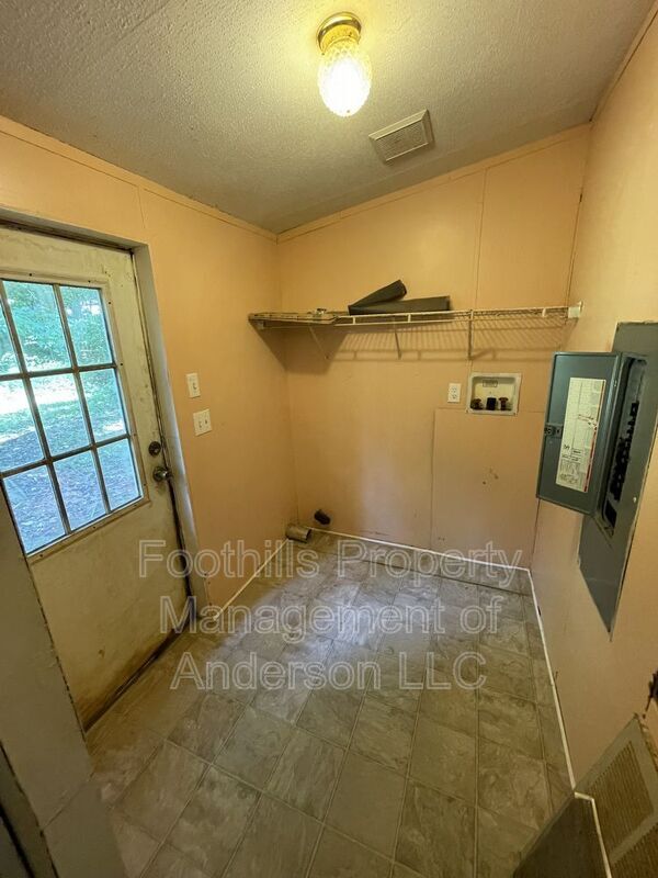 Building Photo - 236 Forest Ln
