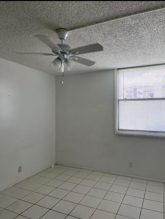 Building Photo - 2701 Riverside Dr