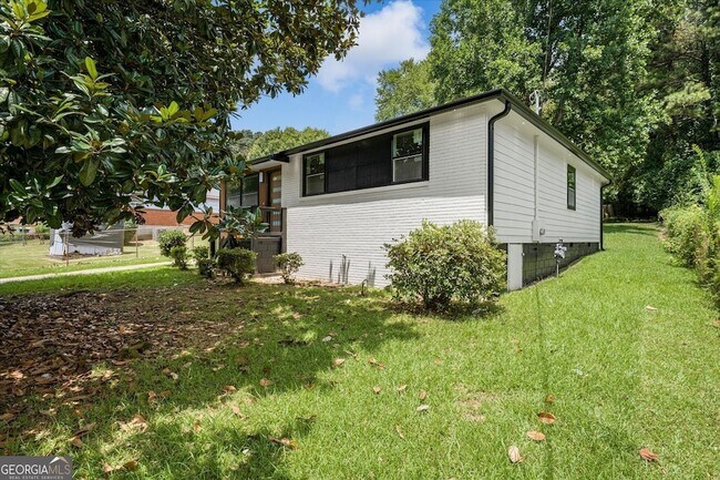 Building Photo - 2353 Clarissa Dr NW