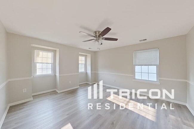 Building Photo - 5105 Aldershot Dr