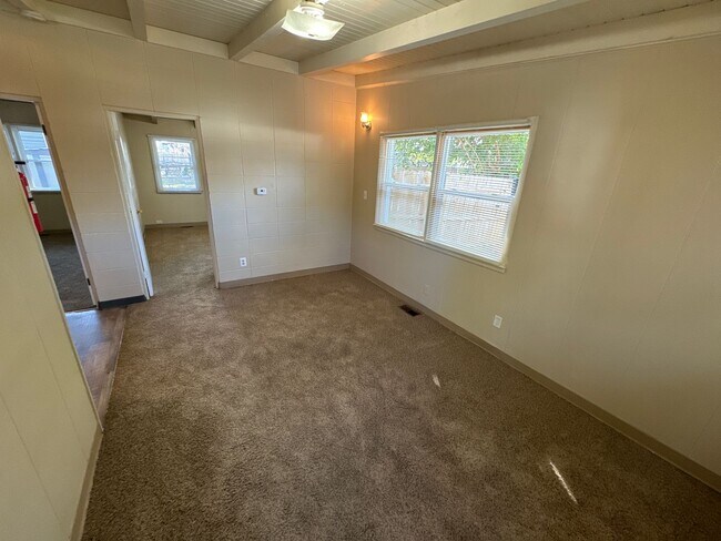 Building Photo - 304 8th Ave