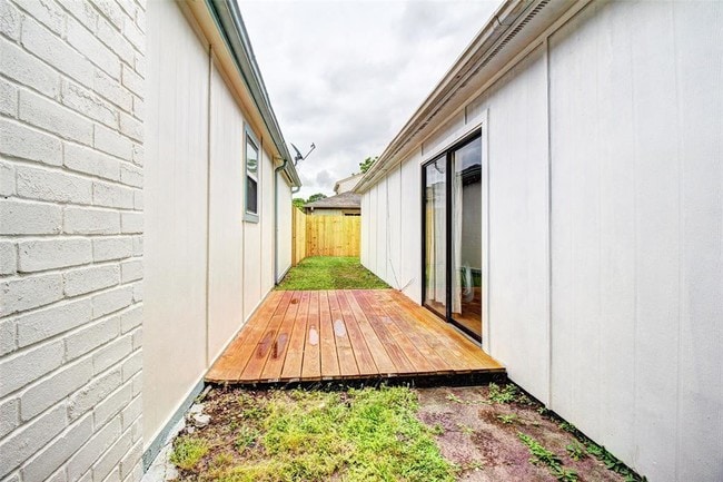 Building Photo - 6615 Briar Terrace Dr