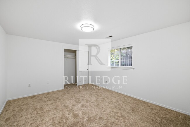 Building Photo - 176 Mallory Ln