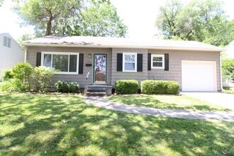 Building Photo - 2 Bedroom 1 Bath Home in Roeland Park