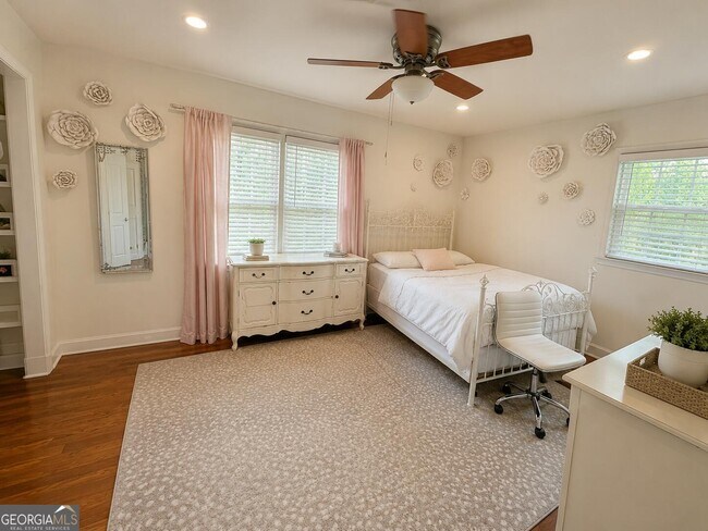 Building Photo - 2653 Club Valley Dr NE