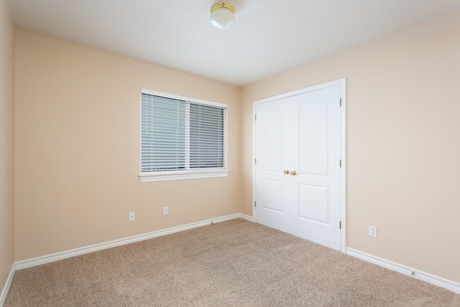 Building Photo - Corner Lot In Stone Oak Area