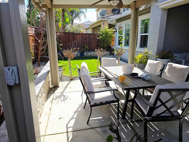 Building Photo - 2488 Remy Cantos Dr