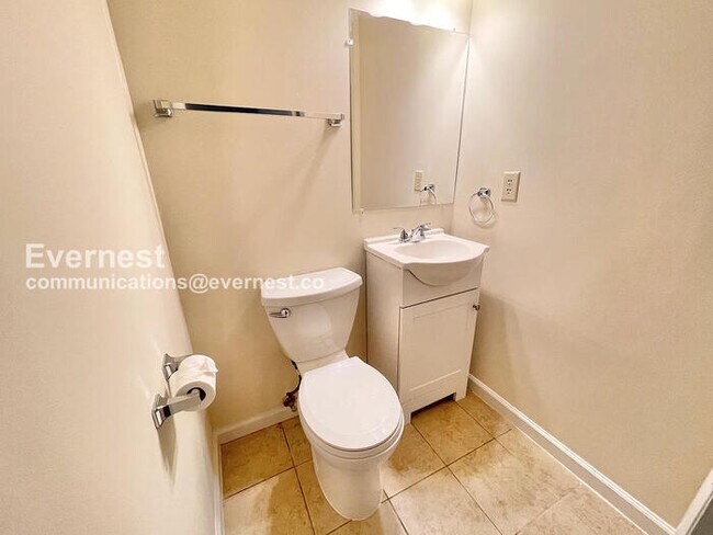 Building Photo - 3 Bed, 2.5 Bath Home with Fenced Yard & Garage / Pet-Friendly / Available Now!