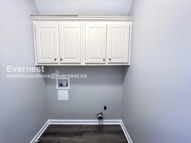 Building Photo - 3106 Sherwood Oaks Ln