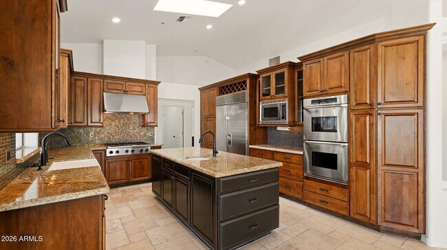 Building Photo - 8638 E Dahlia Dr