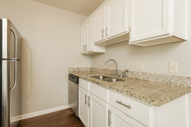 Building Photo - 1317 Mathis Ferry Rd