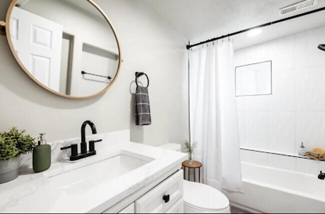 Building Photo - 437 N 700 W