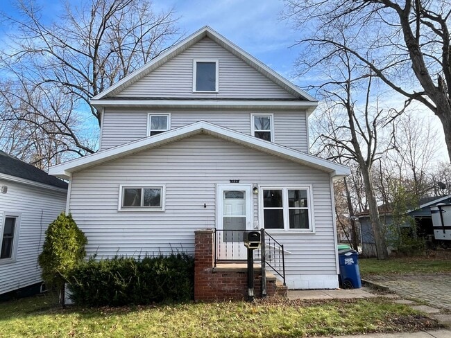 Building Photo - 4 Bed 2 Bath Single Family Home in Wausau