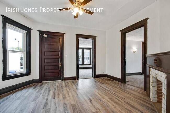 Building Photo - 935 Niagara St