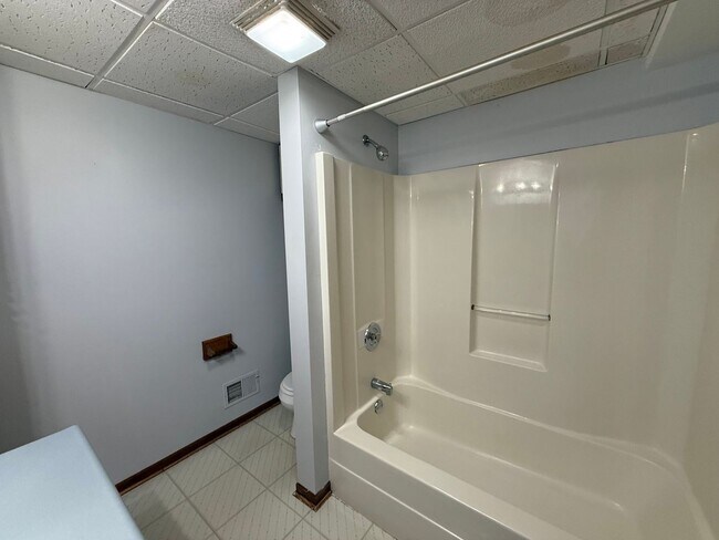 Building Photo - Bloomington 4 Bed 3 Bath SF Home available...