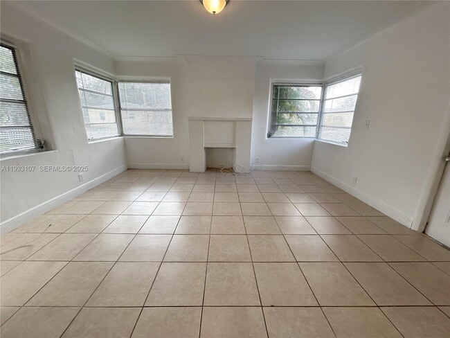 Building Photo - 701 NE 86th St