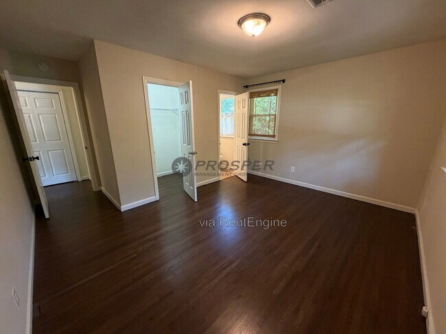 Building Photo - 1439 Village Rd