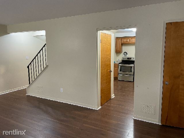 Building Photo - 2 br, 1.5 bath Condo - 7032 Garling Dr