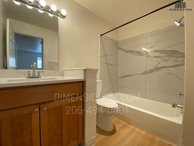 Building Photo - Cozy 2bed 1Bath with fenced backyard in Kent!