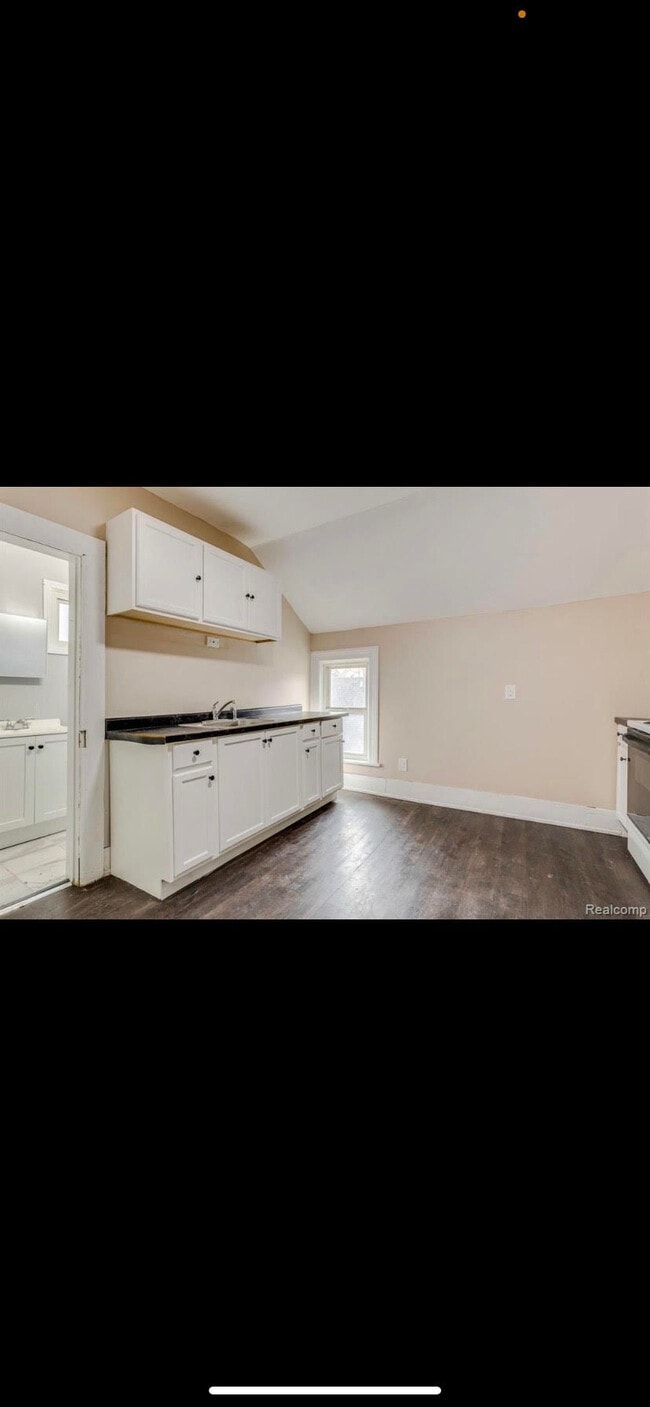 Building Photo - stone