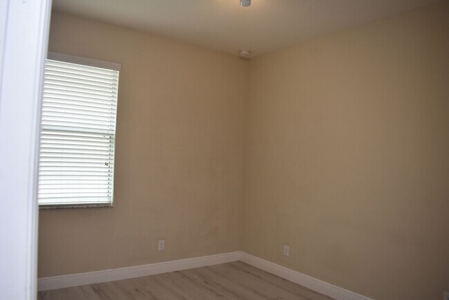 Building Photo - 5060 Creekside Park Ave