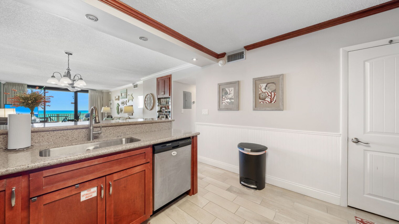 Building Photo - 7205 Thomas Dr