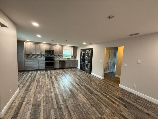 Building Photo - 401 H Banana Cay Drive