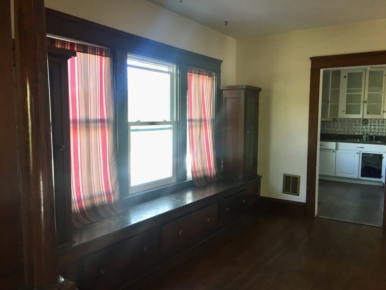 Building Photo - 3017 Portman Ave