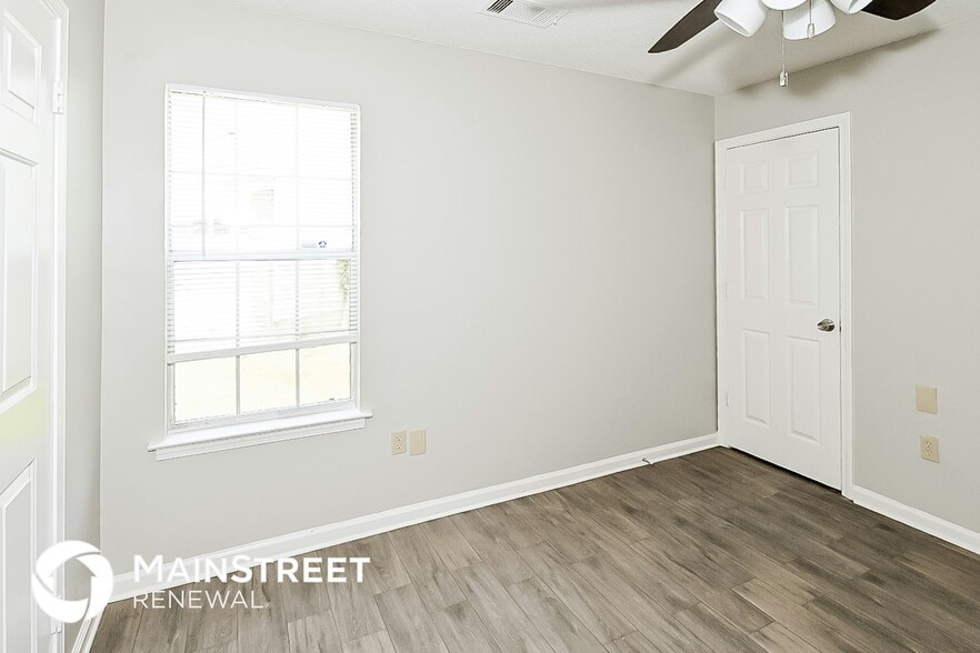 Building Photo - 6464 Elmwood Cove