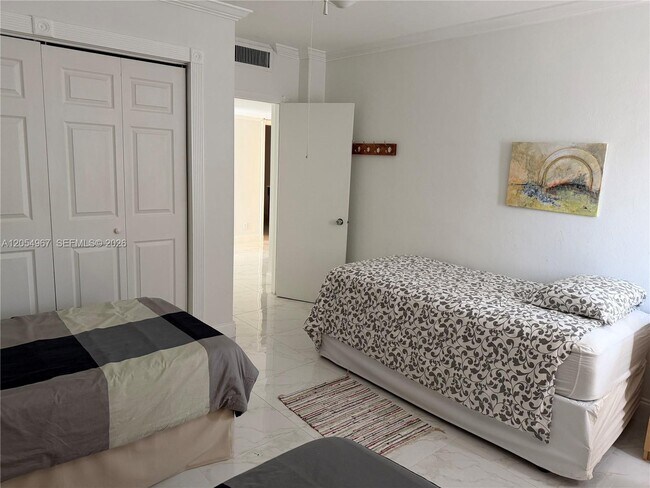 Building Photo - 3850 Galt Ocean Dr
