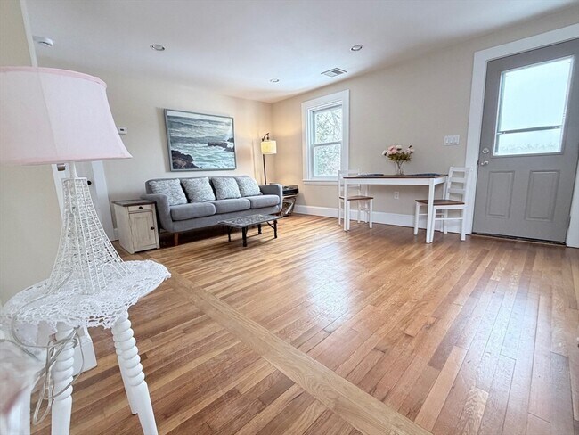 Building Photo - 94 Bolivar St