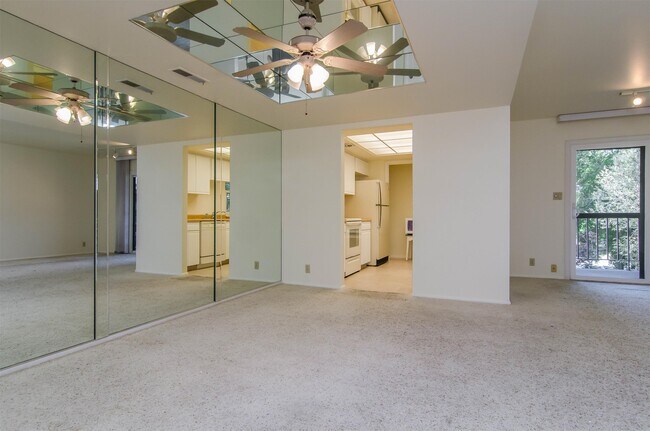 Building Photo - 617 Taylor Ln