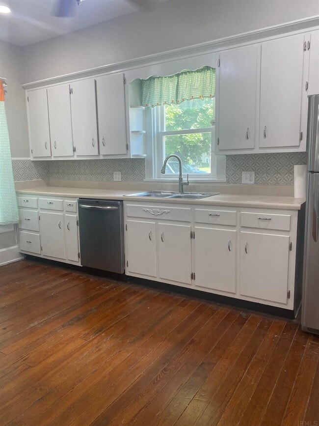 Building Photo - 10336 Walnut St