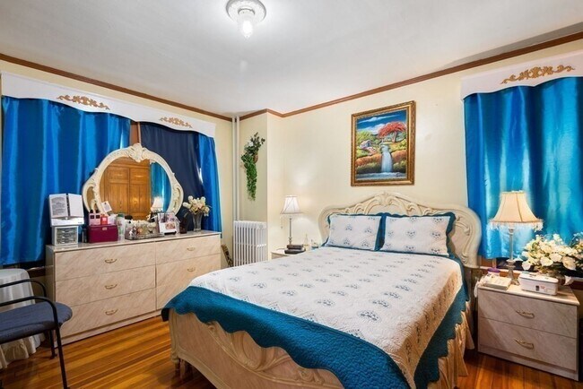 Building Photo - 93 Florence St