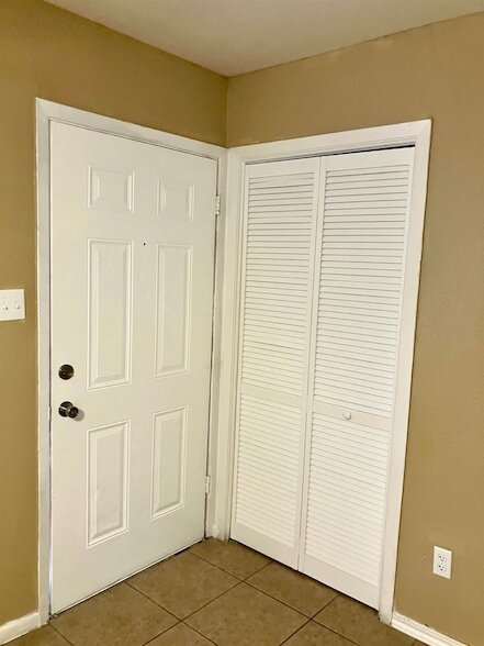 Building Photo - 1112 Northwood Dr