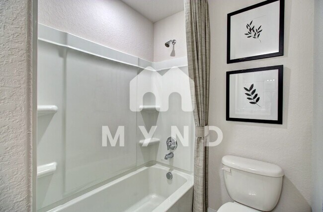 Building Photo - 888 Casina Cir