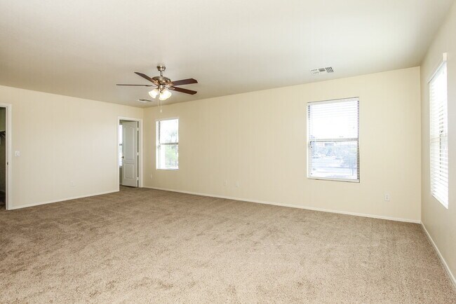 Building Photo - 1360 E Clifton Ave