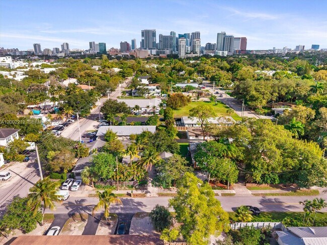 Building Photo - 230 SW 12th Ave